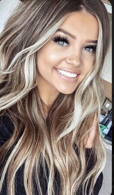 Frontal Hair, Fall Hair Color Trends, Latest Hair Color, Blonde Wigs, Frontal Hairstyles, Ombré Hair, Brown Blonde Hair, Long Blonde, Long Wavy Hair