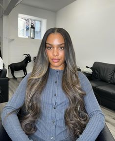 Highlighted Wig, Blonde Highlight Wig, Middle Part Wig, Wig Middle Part, Short Box Braids Hairstyles, Middle Part Hairstyles, Cute Hair Colors, Long Curly Wig, Protective Hairstyles Braids