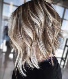 Shoulder-Grazing Short Balayage Wigs for Women Caucasian 100% Human Ha – SULMY Short Balayage, Icy Blonde Balayage, Short Hair Highlights, Blonde Balayage Highlights, Short Ombre Hair, Short Dark Hair, Balayage Blonde, Short Brown Hair, Dirty Blonde Hair