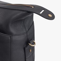 Designed to wander. A spacious travel partner for weekend getaways. Travel Partner, Large Travel Bag, Leather Weekender Bag, Leather Weekender, Satchel Backpack, Leather Industry, Leather Travel Bag, Travel Jewelry Case, Backpack Travel Bag