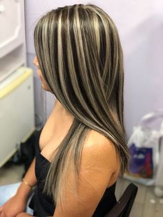 Chunky Blonde Highlights, Mullet Women, Blonde Highlights On Dark Hair, 90s Hair, Women Mullet, Highlighted Hair, Hair Mullet, Modern Mullet