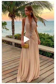 Discover the perfect green dress for a beach wedding guest at our collection. Explore elegant gowns that blend style and comfort for a memorable event. Visit our website via the link above for more detailed information and find the ideal dress for your next beach wedding guest appearance. #WeddingGuestDress #GreenDress #BeachWedding #GuestGowns #ElegantStyle #WeddingFashion #BeachEvent Elegant Green Dresses, Cocktail Attire For Women, Reformation Wedding