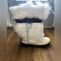 Bearpaw White Shako Ii Fox Fur Calfskin Sheepskin Mid-Calf Boots Sz 8 In Amazing Condition, Please Reference Photos For Condition. One Tiny Imperfection On The Left Front Toe Of The Boot, Other Than That No Visible Flaws Or Issues With Fur Other Than One Listed Above . Thank You Reference Photos, Calf Boots, Mid Calf Boots, Fox Fur, Mid Calf, Calf Skin, Fox, Im Not Perfect, Thank You