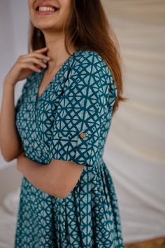 Simple College Outfits, Gown Dress Party Wear, Stylish Kurtis Design, Summer Brunch, Simple Kurta Designs, Simple Kurti Designs, Neck Designs For Suits, Kurta Neck Design, Fashion Top Outfits