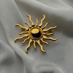 This is a super beautiful brooch! Size: 4.5cmx4.5cm Material:  Alloy shipping: It will take about 5 to 12 days, please contact me with any questions. Sun Enamel Pin, Sun Brooch, Vintage Gold Brooch, Goddess Aesthetic, Pin Enamel, Cute Pajama Sets, Collar Pins, Gold Pin, Gold Sun