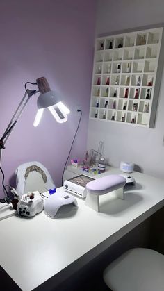 Purple Nail Room Ideas, Nail Room Aesthetic, Nail Tech Table Set Up, Mobile Nail Technician Set Up, Purple Nail Tech Room, Estudio Nails, Mesa Nail Designer, Career Plan