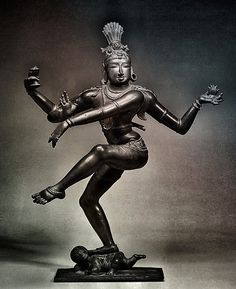 a bronze statue of a woman in the form of a dancing pose with her arms outstretched