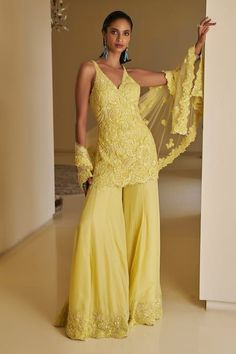 Dori Suit Design, Outfits For Bridesmaids Indian, Haldi Bridesmaid Outfit, Modern Indian Outfits Classy, Women Indian Suits, Haldi Outfits For Bridesmaid, Diwali Fits, Party Suit For Women, Diwali Outfits For Women