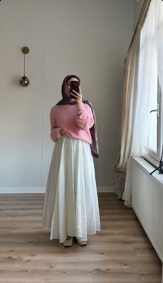 Sweater Hijab Outfit, Modest Korean Fashion, Sweater Hijab, Hijabi Mode, Hijabi Women, Niqab Fashion, Hijab Style Casual