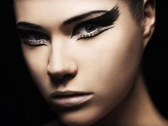 Halloween Makeup - Black Swan Black Swan Makeup, Bird Makeup, Fantasy Makeup, Editorial Makeup, Costume Makeup, Eye Make, Creative Makeup, Makeup Art