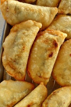 some fried food is sitting on a tray