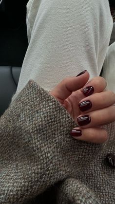 Fall Color Manicure, Winter Chic Nails, Nail Autumn 2024, Fall Acrylic Nail Designs Autumn, Short Autumn Nails 2024, 2024 Autumn Nails, Short Nails Autumn, Autumn Short Nails, Autumn Nails Short