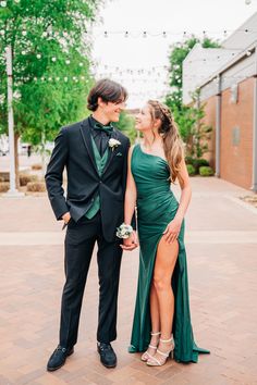 Prom Shoot, Mermaid Dark, Formal Poses, Prom Dresses Custom, Photoshoot Theme, Homecoming Poses, Matric Farewell