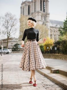 Stile Pin Up, Look Retro, Vintage Inspired Outfits, Vestidos Vintage, Mode Inspo, Plaid Skirt, Look Vintage, 50s Fashion, 1950s Fashion