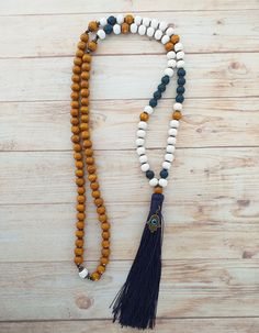 Amulet Necklaces, Mala Making, Boho Chic Necklace, Bracelet Craft Diy, Amulet Necklace, Jewelry Cabinet, Mala Necklace, All That Glitters, Bracelet Crafts