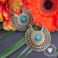 ❤️ For our brass earrings and weights, Dark Stone works with Thai designers and artisans. Guaranteeing a handcrafted and qualitative workmanship, for original jewelry made in small quantities. 🌱 Brass and natural Turquoise or Onyx stone earrings. 🛍 You also like this earrings : https://www.etsy.com/fr/listing/1286010697/boucles-doreilles-en-laiton-et-abalone?click_key=eba9cacf071a9da3d9ebf9cbdbc49f0b40434889%3A1286010697&click_sum=368804b4&ref=shop_home_feat_3&pro=1&frs=1 ----- 💬 Feel free to Turquoise Bohemian Brass Jewelry, Bohemian Turquoise Brass Jewelry, Turquoise Brass Jewelry For Festivals, Blue Hand Forged Bohemian Earrings, Vintage Brass Earrings With Natural Stones, Blue Bohemian Hand Forged Earrings, Bronze Bohemian Plug Earrings, Turquoise Brass Spiritual Jewelry, Bohemian Bronze Plug Earrings