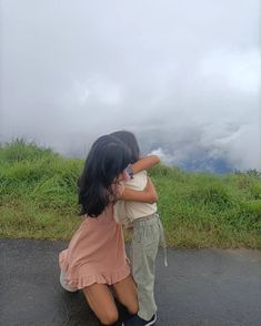 Sisters Photoshoot Poses, Sisters Photoshoot, Foodie Instagram, Best Friend Photography, Quick Outfits, Friends Photography, Sky Aesthetic, Photoshoot Poses, Photo Poses