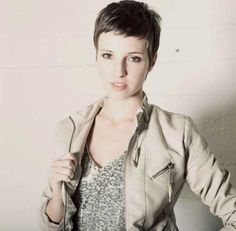 15 Good Very Short Hair Styles | http://www.short-haircut.com/15-good-very-short-hair-styles.html Brunette Pixie Cut, Short Hairstyles 2015, Haircut Parts, Brunette Pixie, Cute Pixie Cuts, Popular Haircuts