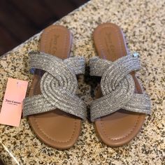 Juicy Couture Women’s Bling Rhinestone Sandals Size 7. Brand New With Tags On. Price Is Firm On These. All My Items Ship Fast. Thank You For Shopping! Faux Fur Sandals, Rhinestone Slides, Ladies Slides, Bling Sandals, Fur Sandals, Pink Flip Flops, Pretty Sandals, Juicy Couture Shoes, Womens Slides Sandals