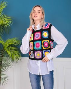 Multicolor Crochet Top For Winter, Fitted Multicolor Crochet Top For Winter, Fitted Multicolor Crochet Top For Fall, Fall Multicolor Fitted Crochet Top, Crochet Sweater Granny Square, Crochet Patchwork Sweater, Black Crochet Sweater, Crochet Vests, Patchwork Sweater