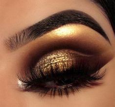 Black And Gold Eyeshadow Looks, Gold And Brown Eye Makeup, Beabadoobee Makeup, Black And Gold Eyeshadow, Makeup Look Glam, Black Wedding Makeup, Blue Makeup Look, Gold Eyeshadow Looks, Festival Eye Makeup