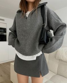 Gray Skirt Outfit, Sixth Form Outfits, Neue Outfits, Elegante Casual, Grey Outfit, Looks Street Style, Todays Outfit, 가을 패션, Autumn Outfit