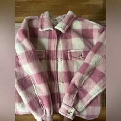 -Never Worn But No Tags -Super Soft And Oversized Fit -Perfect Condition -No Rips Stains Or Tears, All Buttons Are Intact Pink Collared Shacket For Winter, Pink Winter Casual Shacket, Pink Casual Winter Shacket, Casual Pink Shacket For Winter, Casual Pink Winter Shacket, Pink Long Sleeve Shacket For Winter, Pink Long Sleeve Winter Shacket, Pink Collared Shacket With Pockets, Cozy Pink Winter Outerwear