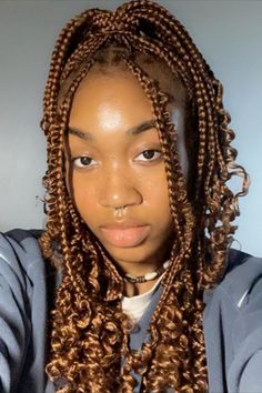 How To Pack Short Curly Braids, Light Brown Box Braids With Curly Ends, Short Brown Braids With Curls, Short Small Box Braids With Curly Ends, Formal Box Braids, Light Brown Braids With Curls, Short Braids Curly Ends, Shoulder Length Braids With Curls, Shoulder Length Braids With Curly Ends