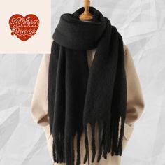 Discover our stunning Chunky Knit Fringe Scarf--your ultimate accessory for those chilly days. This extra long and wide scarf is designed to elevate any outfit while providing unmatched warmth and comfort. Crafted from soft polyester, it feels luxurious against your skin, making it the perfect blend of style and coziness. The beautiful tassel trim adds a touch of playful elegance, ensuring you stand out wherever you go. Embrace the season with this must-have accessory that combines versatility a Cashmere Winter Scarf, Pashmina Wrap, Winter Shawl, Chunky Scarves, Tassel Scarf, Winter Stil, Womens Cashmere, Warm Scarf, Long Scarf