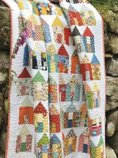 Free Village Quilt Pattern from Moda Fabrics! Village Quilt Pattern, Moda Quilt Patterns, Tiny House Quilt, House Quilt Blocks, Friendship Quilt, Village Quilt, House Quilt Block, House Quilt Patterns, Christmas Quilting Projects