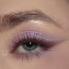 Soft Lavender Eye Makeup, Purple Eye Makeup For Hazel Eyes, Purple Eye Makeup On Blue Eyes, Subtle Purple Eyeshadow Looks, Purple Eyeshadow On Blue Eyes, Simple Lavender Makeup Looks, Glitter Makeup Purple, Minimal Fairy Makeup, Dewy Fairy Makeup