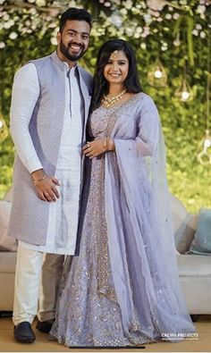 Engagement Dress Code For Couple, Twinning Outfits For Bride And Groom, Couples Dresses Matching, Ring Ceremony Outfit, Indian Engagement Outfit, Matching Outfits For Couples