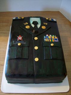 Class A Army Uniform WASC with raspberry filling covered in MMF. All medals and buttons are MMF covered in luster dust. Military Weddings, Patriotic Cake, Luster Dust, Raspberry Filling, Unique Cakes