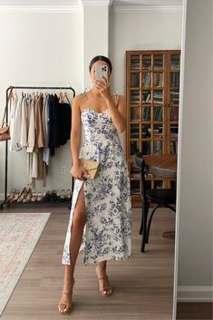 Womens Cocktail Attire, Floral Dress Wedding Guest, Basic Girl Outfit, Europe Outfits, Blue Wedding Dresses, Traje Casual, Wedding Attire Guest, Cocktail Attire, Event Outfit