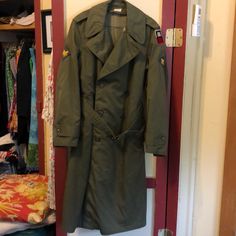 I Made An Arrangement With My Moms Neighbor That I Would Clean Out Her Barn. Inside The Barn We Found This Jacket Which I Believe Is From Ww11. How This Has Remained In Such Great Condition Is Beyond Me. But It Appears To Be An Authentic Ww11 Trench Coat. It *Does* Have Stains Which I Tried To Show In The Pictures. I’m Sure It Comes With A Lot Of History. When Asked, My Moms Neighbor Simply Said She Got It From A Free Pile On The Side Of The Road In Farmington, Maine. Retro Military Outerwear For Fall, Fall Military Uniform Outerwear, Green Long Sleeve Uniform Outerwear, Green Uniform Style Outerwear For Fall, Farmington Maine, Army Jacket, The Barn, Clean Out, I Tried