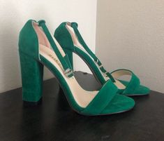 Green Shoes Heels, Hogwarts Dr, Graduation Ideas, Green Shoes, Quince, Emerald Green, Declutter, Green Dress, Aesthetic Clothes