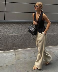 Mode Old School, Mode Kylie Jenner, Travel Outfits, Vest Outfits, Looks Chic, Mode Streetwear, European Travel, Looks Style