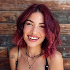 Plum Bob Haircut, Magenta Bob Hair, Red Bob Hairstyles, Dark Red Hair Color Ideas, Cola Hair, Red Bob Hair, Dark Red Hair Color