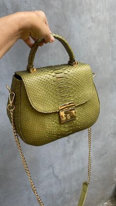 EMILY genuine python skin bag in khaki. Shop online via link in bio #bag #bags #greenbag #khaki #khakibag #crossbodybag #bagfreeshipping #pythonskin #genuinepythonleather #genuinepython #pythonskinbags #handmadebags Classy Purses, Python Skin, Top Handle Bags, Bag Packaging, Designer Bag, Handle Bag, Snake Print, Python, Top Handle