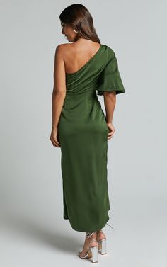 Get ready to turn heads in our Janae Midi Dress! This gorgeous one-shoulder cocktail dress is the perfect choice for your next soirée. Made from luxurious satin and polyester, it drapes beautifully over your curves, giving you a stunning silhouette. The olive green color is on-trend for spring and adds a touch of elegance to any occasion. With its wrap style and 3/4 sleeves, this dress is both stylish and comfortable. Whether you're headed to a wedding or a night out with friends, the Janae Midi Fall Cocktail Dress Wedding Guest, Fall Cocktail Dress, Scandi Fashion, Cocktail Dress Wedding Guest, One Shoulder Cocktail Dress, Satin Cocktail Dress, Olive Green Color, Dress First, Feel Confident