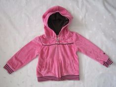 PUMA  Girls Pink Velour Hooded Zip up Track Jacket COLORS: PINK WITH SOME BROWN SIZE:  3T FEATURES: 2 SIDE POCKETS ON FRONT FULL ZIPPER CLOSURE HOODED WITH SHINY BROWN LINING EMBROIDERED PUMA LOGO ON LEFT SLEEVE MATERIAL:  80% COTTON, 20% POLYESTER HOOD LINING - 100% POLYESTER CONDITION: IN EXCELLENT USED CONDITION,  NO RIPS, TEARS, HOLES OR STAINS Puma Logo, Track Jacket, Track Jackets, Pink Girl, Zip Ups, Track, Athletic Jacket, Zipper, Pink