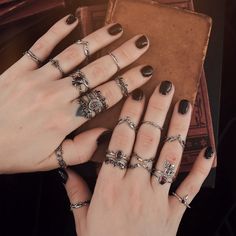 Dark Academia Rings Aesthetic, Dark Academia Jewelry Rings, Dark Gothic Aesthetic Outfit, Dark Academia Aesthetic Jewelry, Dark Academia Jewellery, Dark Academia Jewelry Aesthetic, Dark Academia Vampire Outfit, Gothic Rings Aesthetic, Dark Rings Aesthetic