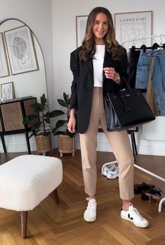 Veja Business Casual, Blue Gray Trousers Outfit, Winter Bussines Outfits, Casual Corporate Outfits For Women, Architect Outfit Women Work, Camel Trousers Outfit Work, Executive Wardrobe For Women, Zara Outfits 2024 Spring, Comfy Corporate Outfits