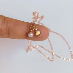 Clam With Pearl, Pearl Seashell, Real Gold Chains, South San Francisco, Jewelry Accessories Ideas, Rainbow Earrings, Classy Jewelry, Jewelry Lookbook, Shell Necklace