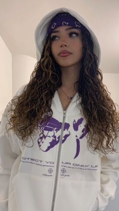 Yasmin Barbieri, Curl Shampoo, Curly Girl Hairstyles, Curly Girl, Long Curly, Natural Curls, Pretty Face, Pretty Hairstyles, Aesthetic Girl