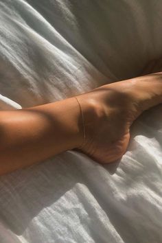 Golden Summer, Classy Jewelry, Beige Aesthetic, Chain Anklet, Jewelry Inspo, Dainty Jewelry, Cute Jewelry, Anklets