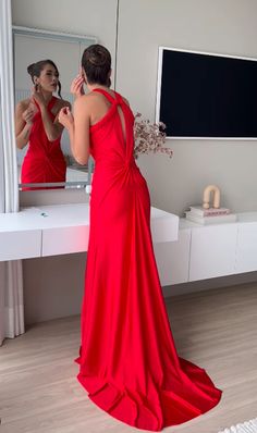 Dresscode Ideas, Maxi Dress Stores, Maxi Red Dress, Red Formal Gown, Dresses Glam, Elegant Red Dress, Long Mermaid Dress, Formal Chic, Marilyn Monroe Fashion