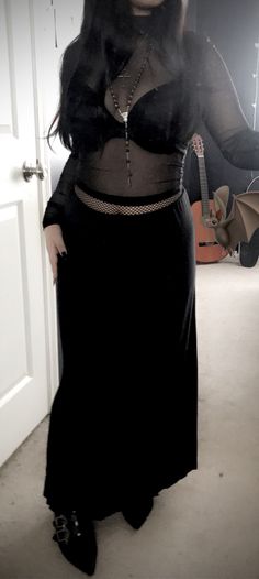 Subtle Goth, Trad Goth Fits, Casual Trad Goth Outfits, Summer Trad Goth Outfits, Black Maxi Skirt Outfit Goth, Fat Goth, Goth Girls In The 90s, 2000s Goth, Y2k Goth