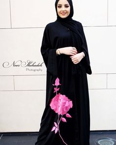 Abaya Noir, Ballroom Dance Competition Dress, Modern Abaya, Moslem Fashion, Arabic Dress, Mehndi Images, Muslim Style, Islamic Dress, Muslim Outfits