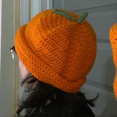 a close up of a person wearing a knitted hat